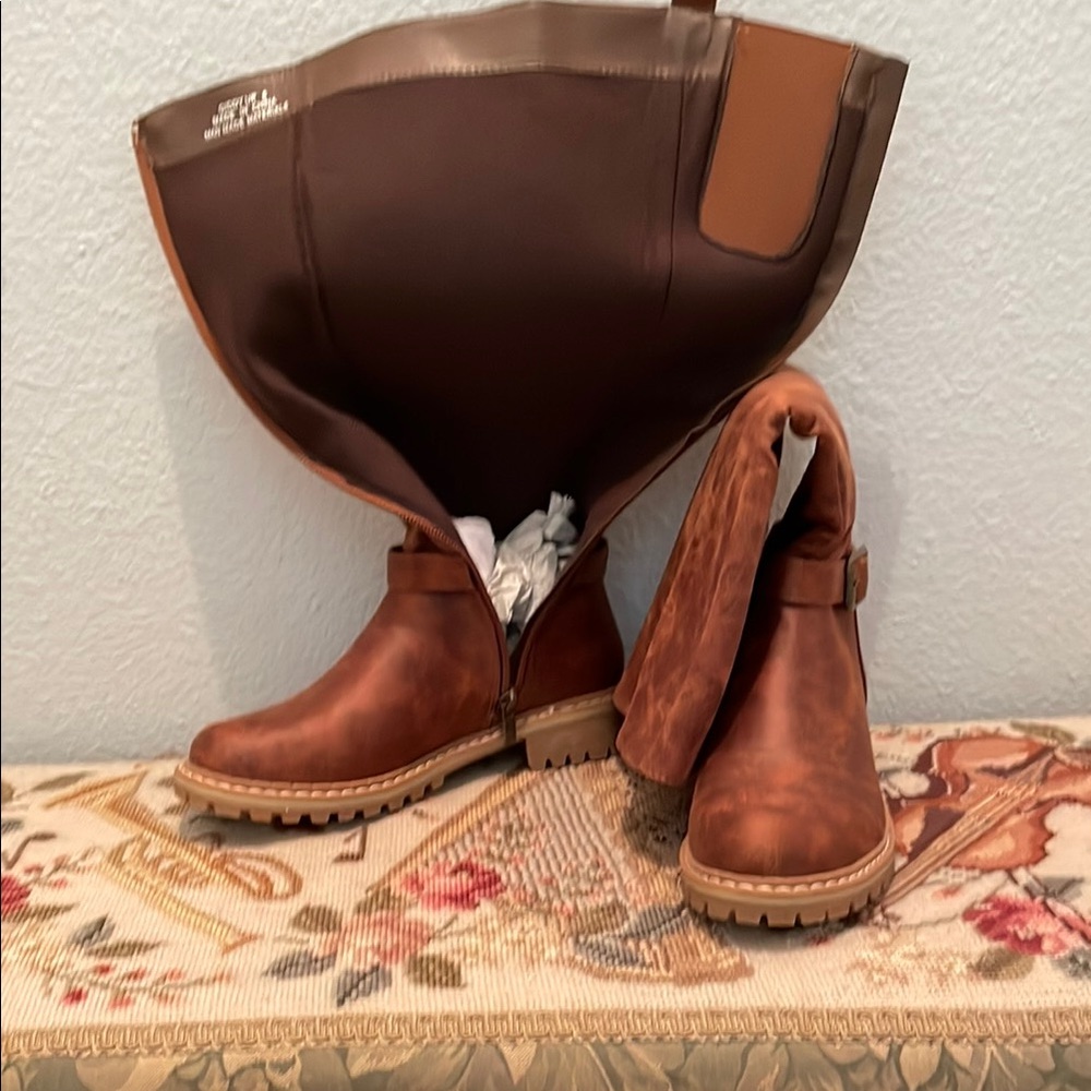 Brown Over the Knee Leather Boots with Classic Design - Picture 3 of 6